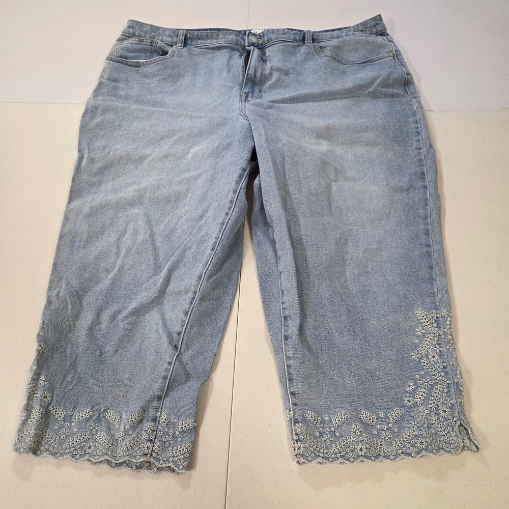 Lane Bryant Women 22 Light Wash Eyelet Scalloped Hem Capri Cropped Jeans Blue